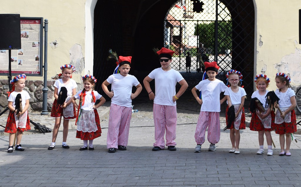 Radosne występy zespołów na Festiwalu Folkloru 