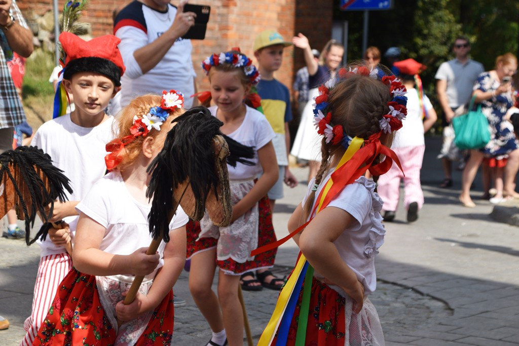 Radosne występy zespołów na Festiwalu Folkloru 