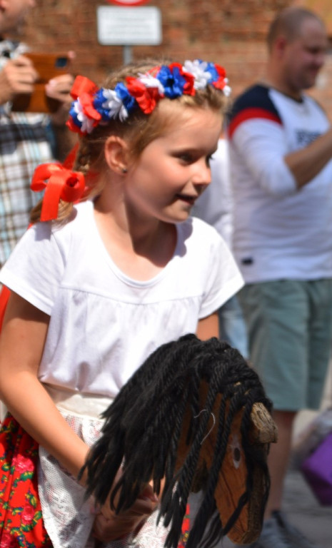 Radosne występy zespołów na Festiwalu Folkloru 