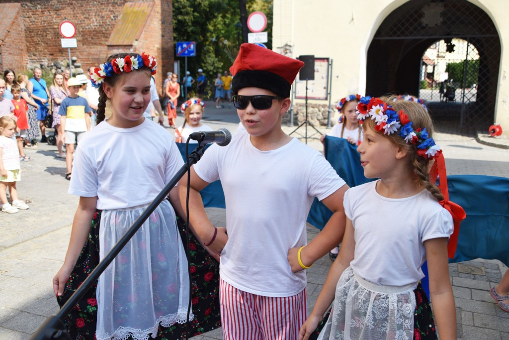 Radosne występy zespołów na Festiwalu Folkloru 