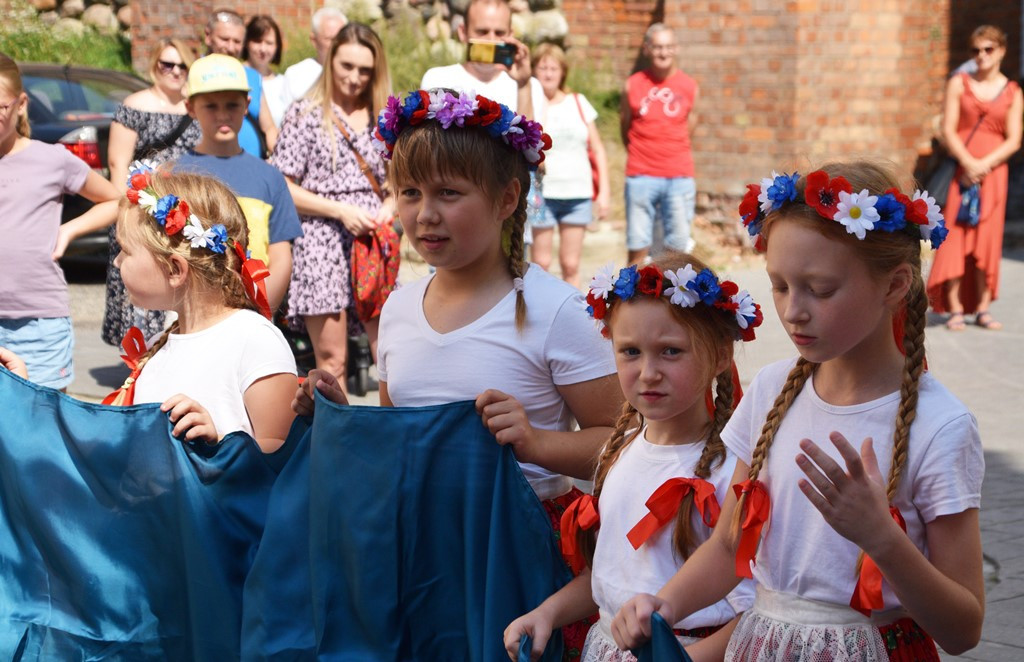 Radosne występy zespołów na Festiwalu Folkloru 