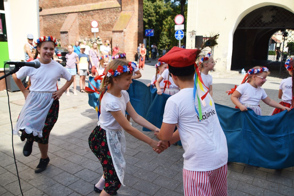 Radosne występy zespołów na Festiwalu Folkloru 