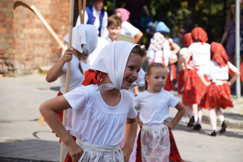 Radosne występy zespołów na Festiwalu Folkloru 