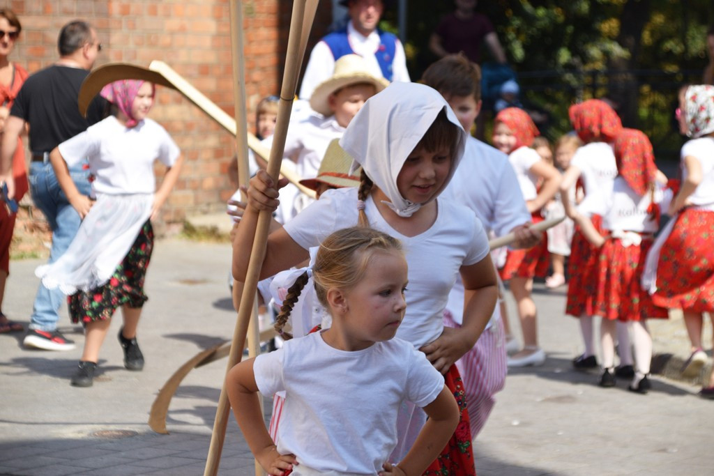 Radosne występy zespołów na Festiwalu Folkloru 