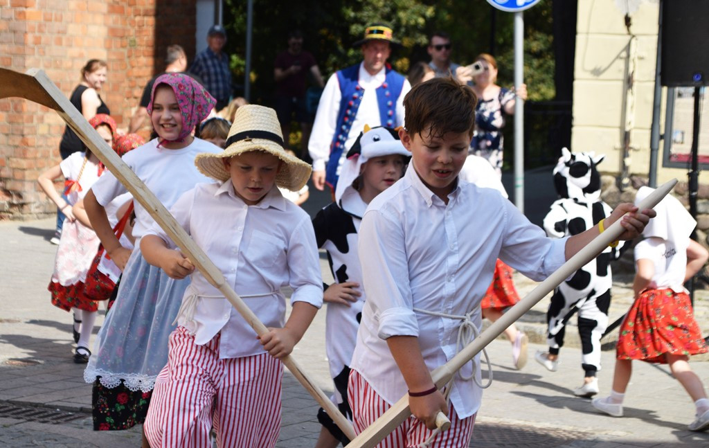 Radosne występy zespołów na Festiwalu Folkloru 