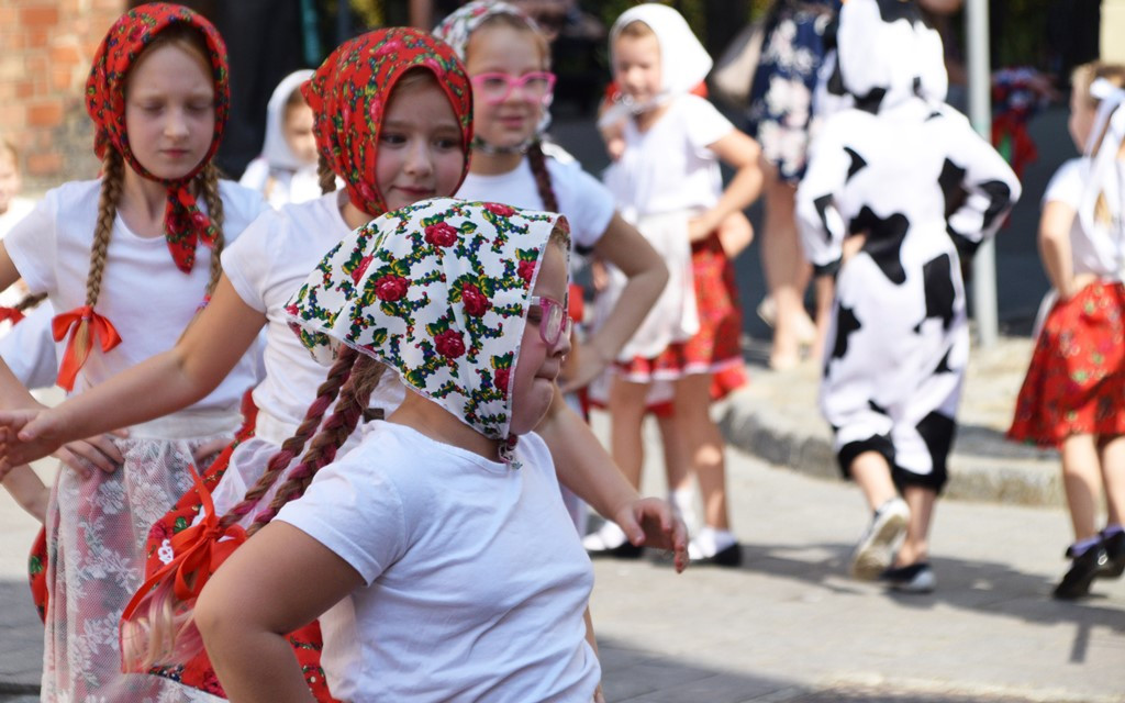 Radosne występy zespołów na Festiwalu Folkloru 