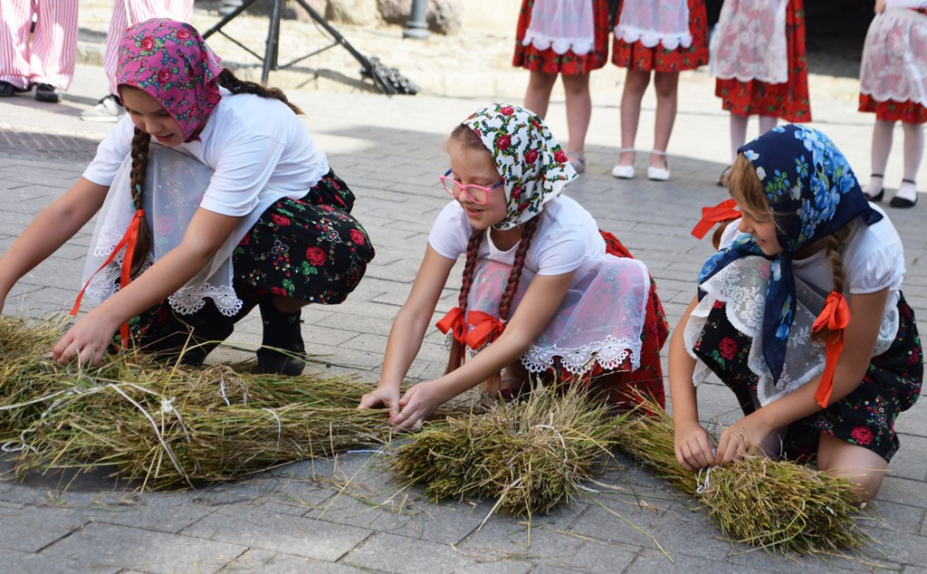 Radosne występy zespołów na Festiwalu Folkloru 