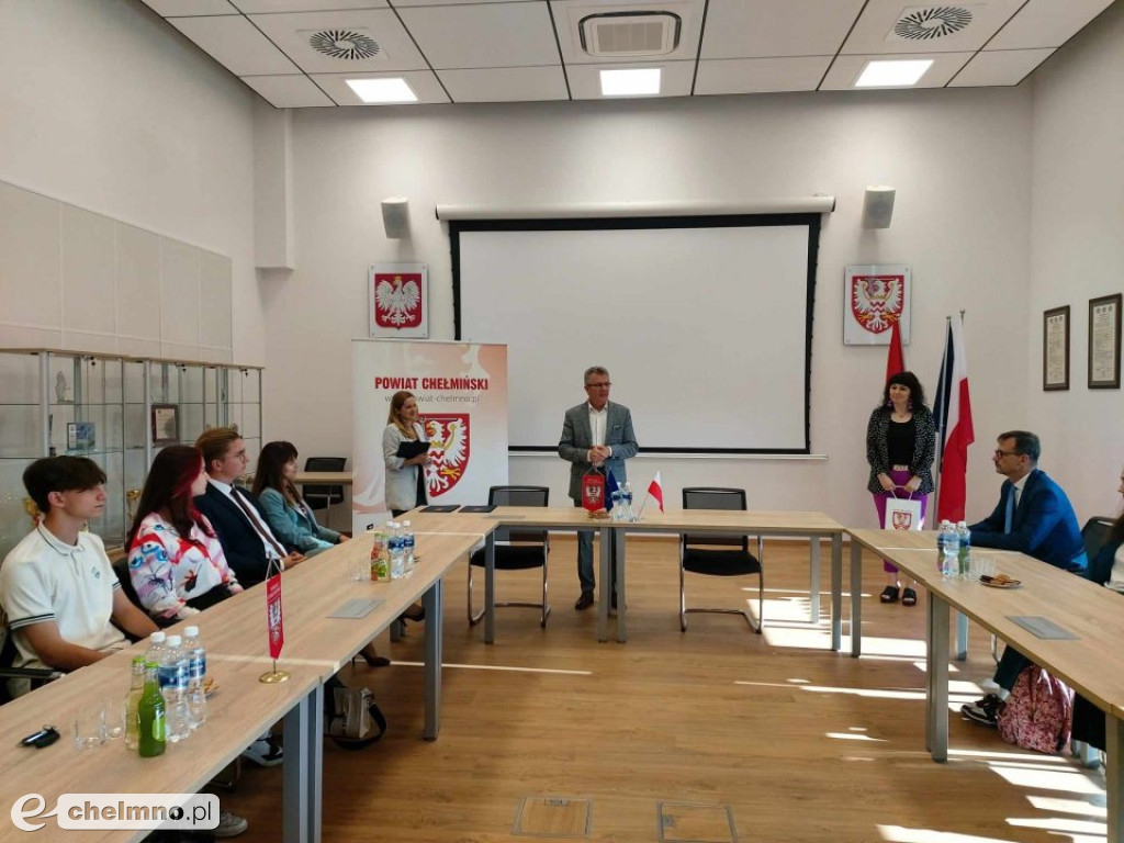 Uroczyste wręczenie listów gratulacyjnych