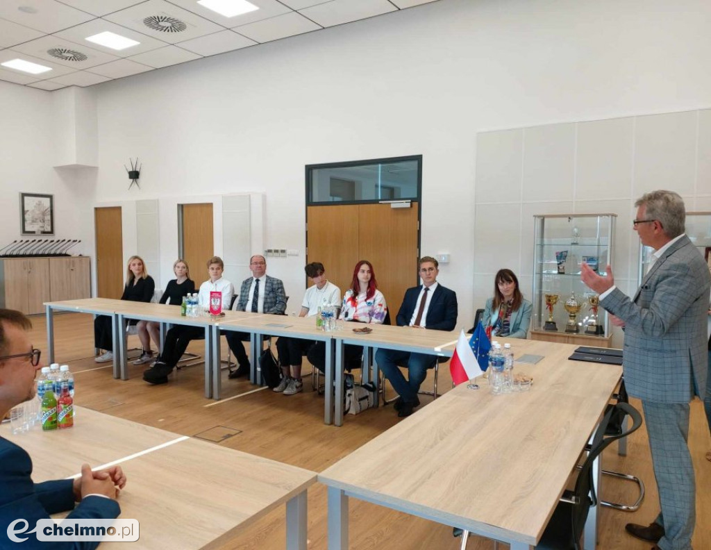 Uroczyste wręczenie listów gratulacyjnych