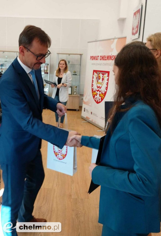 Uroczyste wręczenie listów gratulacyjnych