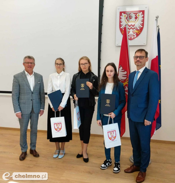Uroczyste wręczenie listów gratulacyjnych