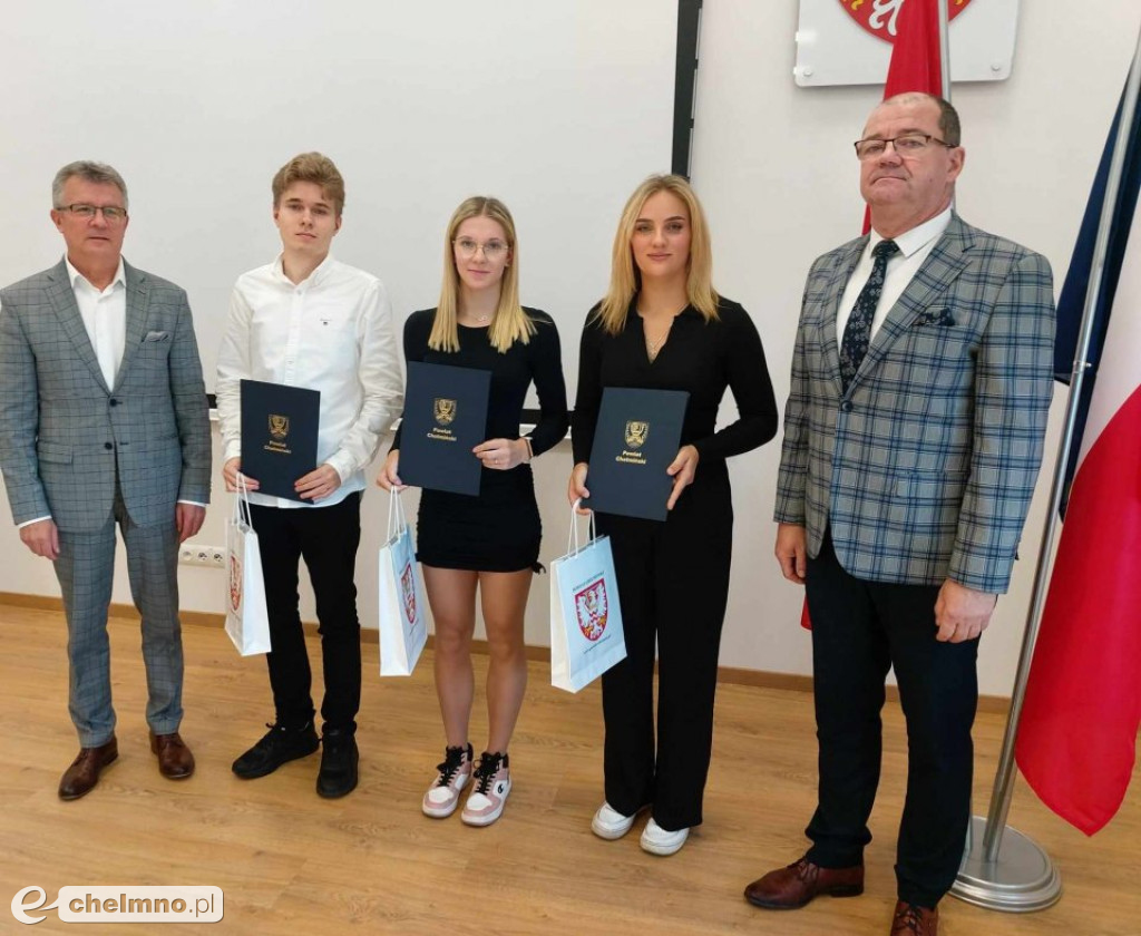 Uroczyste wręczenie listów gratulacyjnych