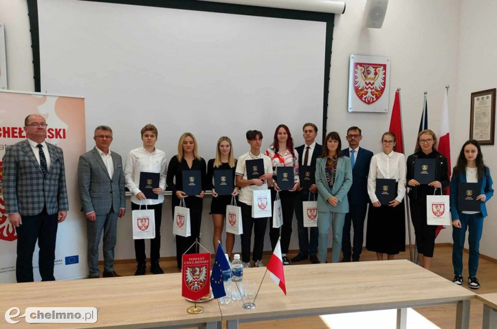 Uroczyste wręczenie listów gratulacyjnych