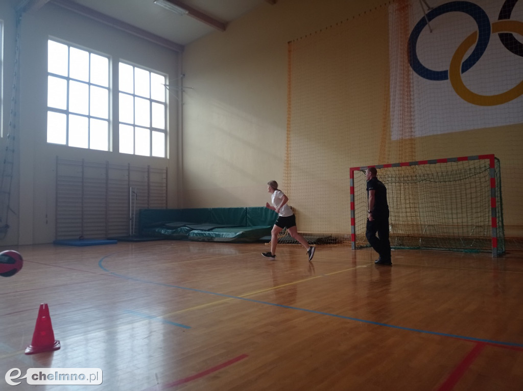 Próbny test sprawności fizycznej dla kandydatów do Policji