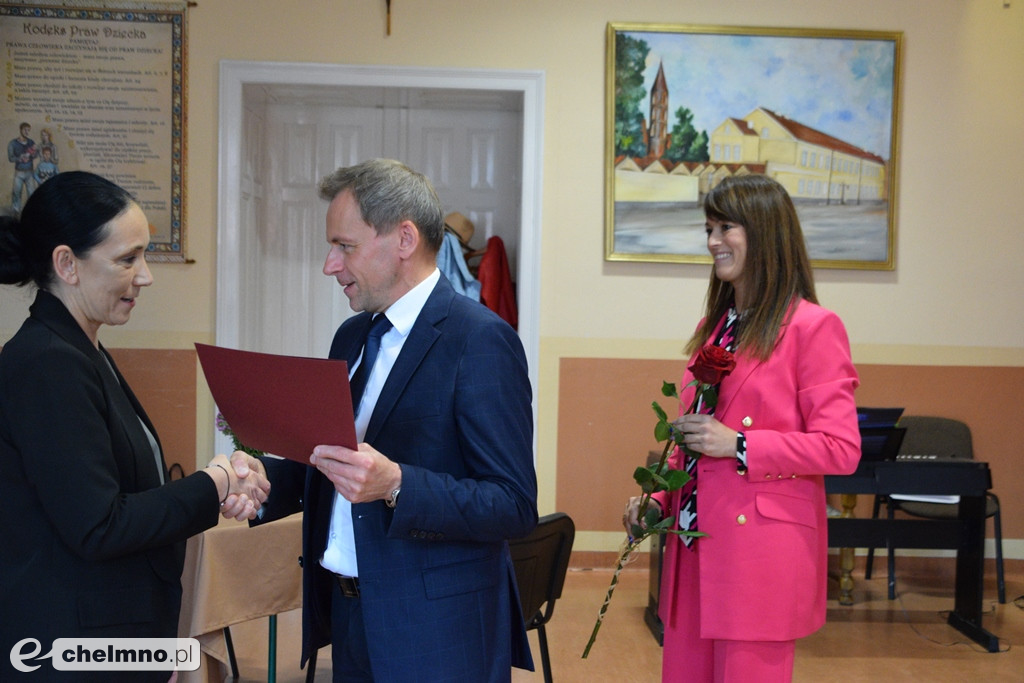 Oto wyróżnieni przez Burmistrza Nauczyciele i Dyrektorzy