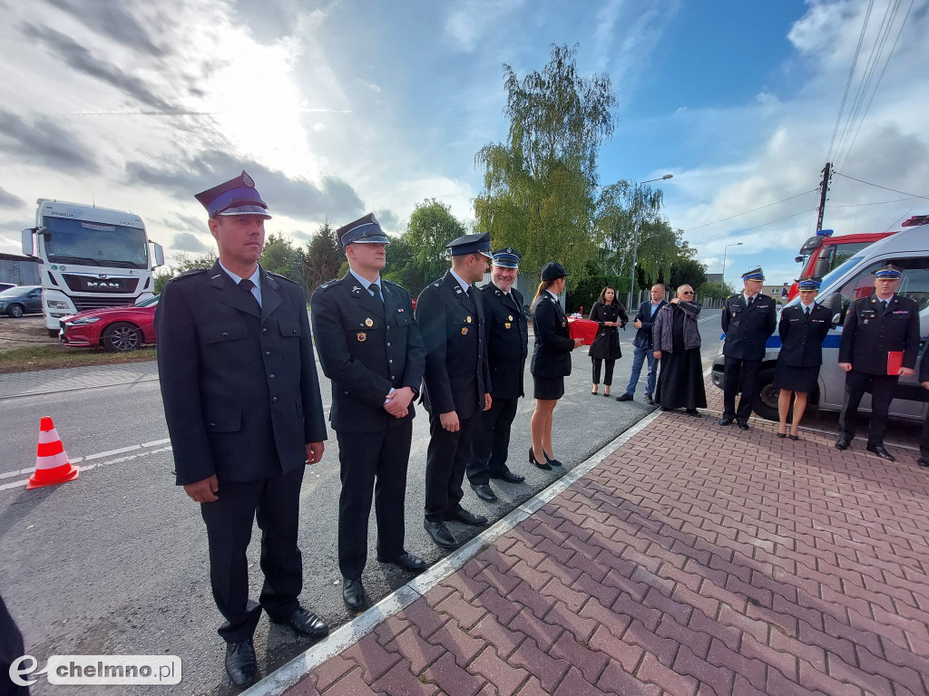 Druhowie z Unisławia cieszą się wozem operacyjno-konwojowym