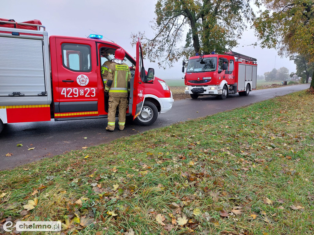 Wypadek w Bągarcie: zjechała z drogi i uderzyła w drzewo