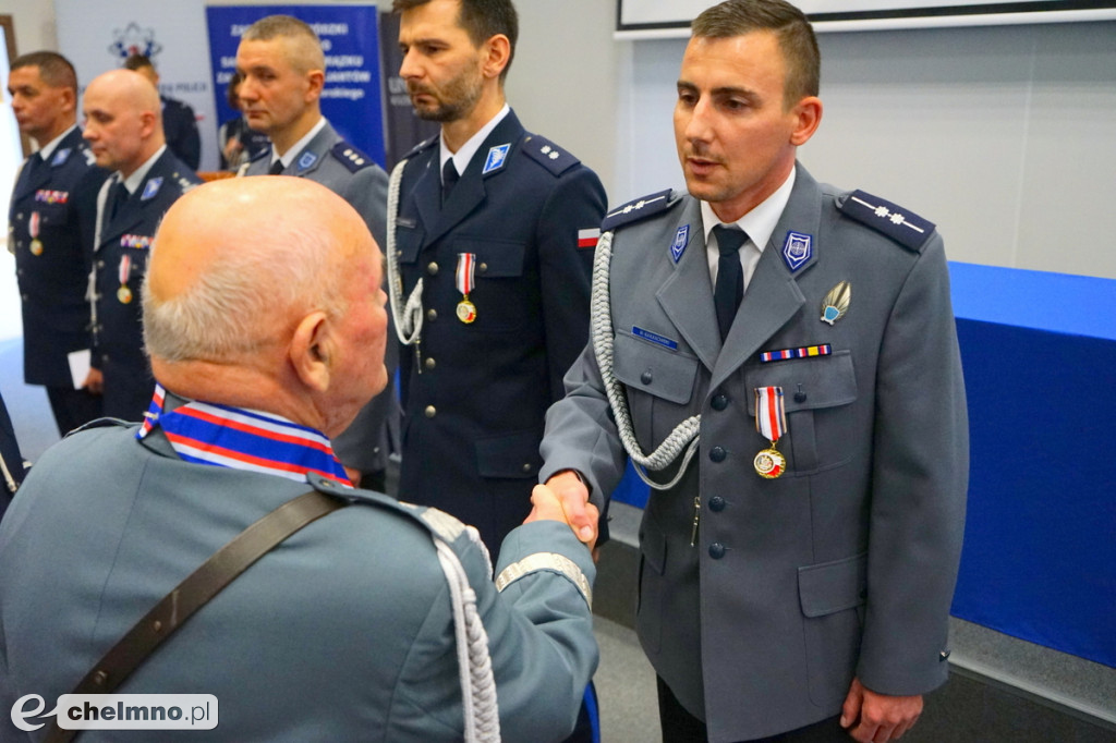Bohaterskie czyny policjantów z Chełmna nagrodzono „Kryształowym Sercem”