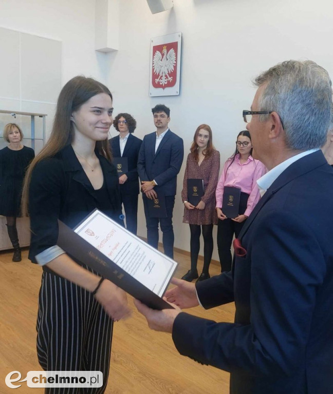Uroczyste wręczenie listów gratulacyjnych studentom