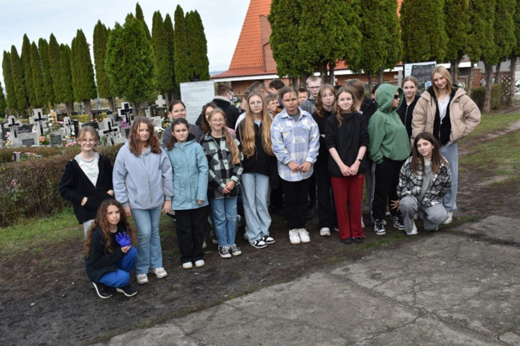 Uporządkowaliśmy zapomniane groby w Unisławiu
