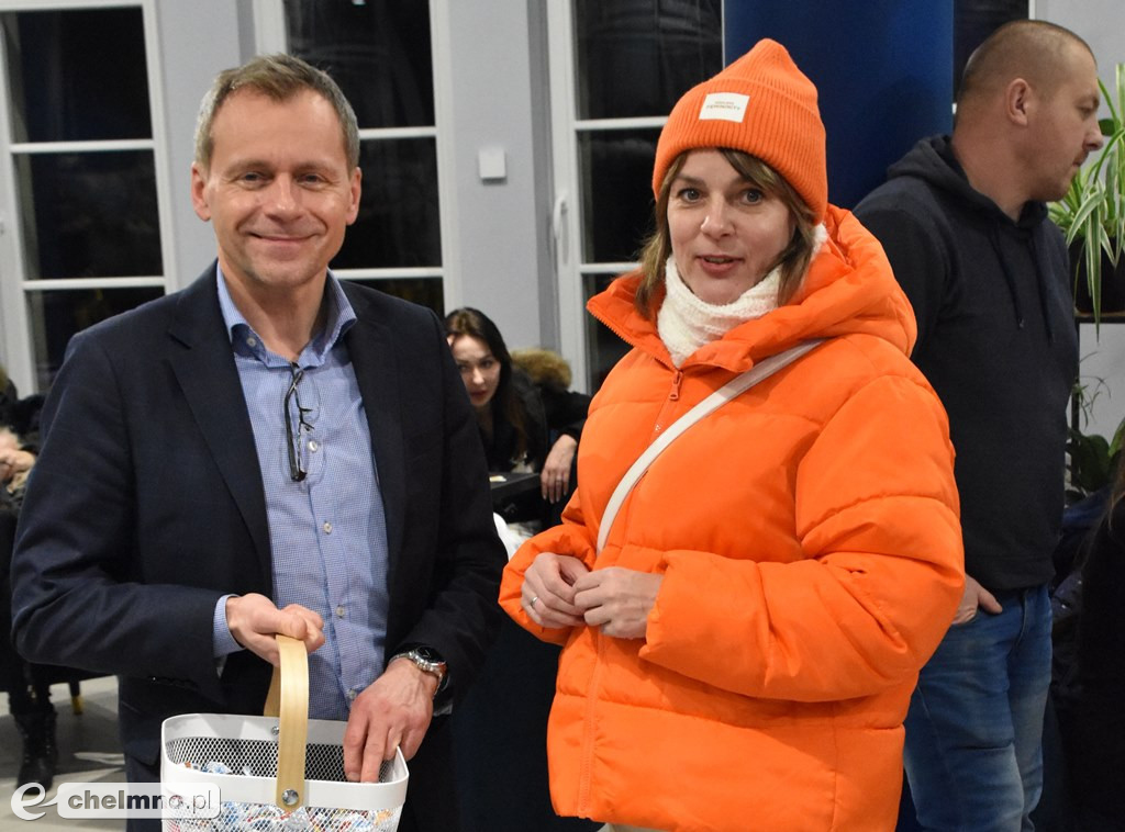 Kolejka do św. Mikołaja nie miała końca, a Elfy radośnie zabawiały dzieci