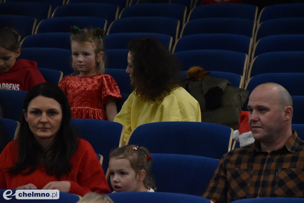 Kolejka do św. Mikołaja nie miała końca, a Elfy radośnie zabawiały dzieci