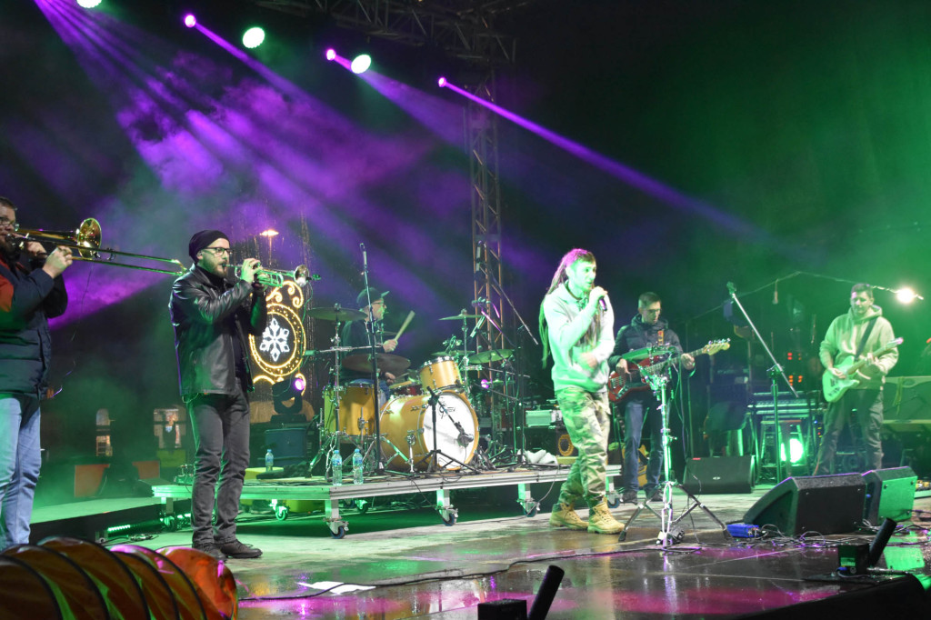 Za nami deszczowy, ale wesoły koncert „W rytmie 9 wzgórz”