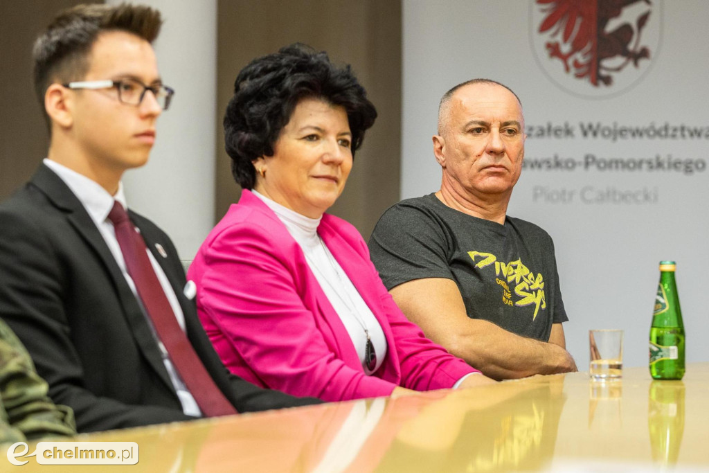 100 mil pod żaglami