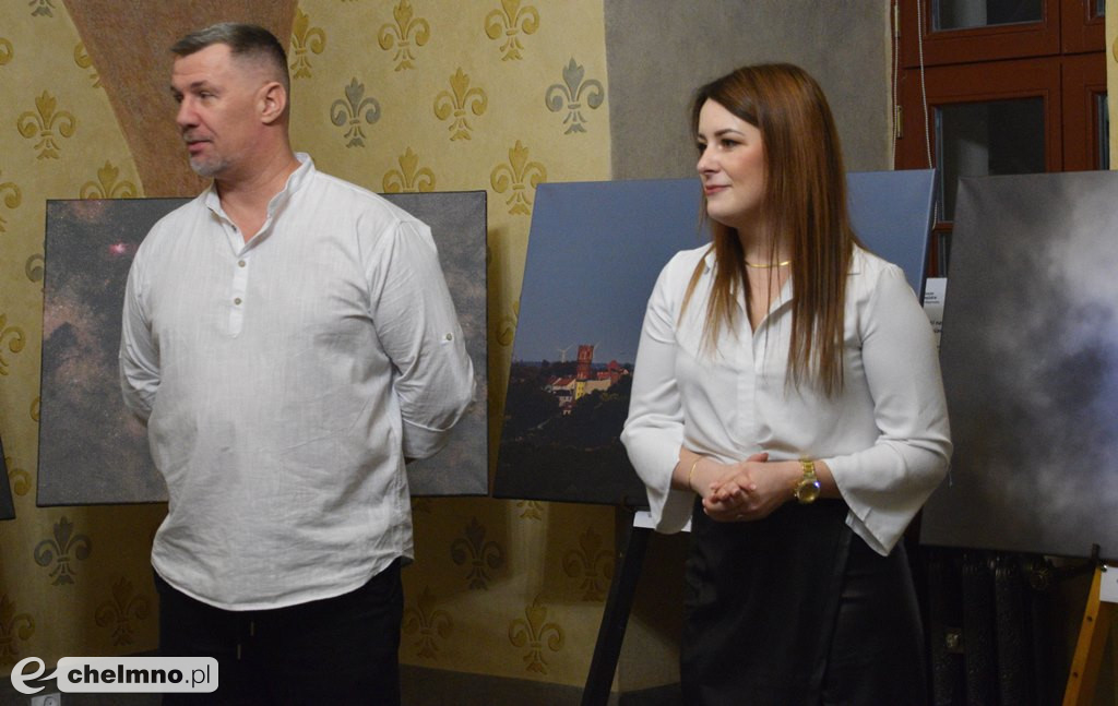 Ciekawe ujęcia nieba na wystawie Krzysztofa Kujawy