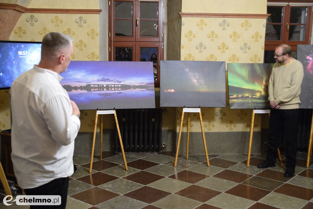 Ciekawe ujęcia nieba na wystawie Krzysztofa Kujawy