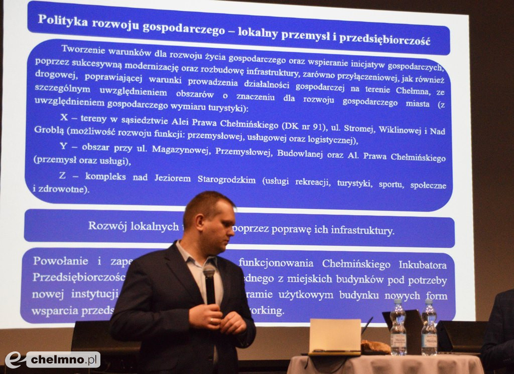 Włodarze Miasta dyskutowali z seniorami w Rondzie