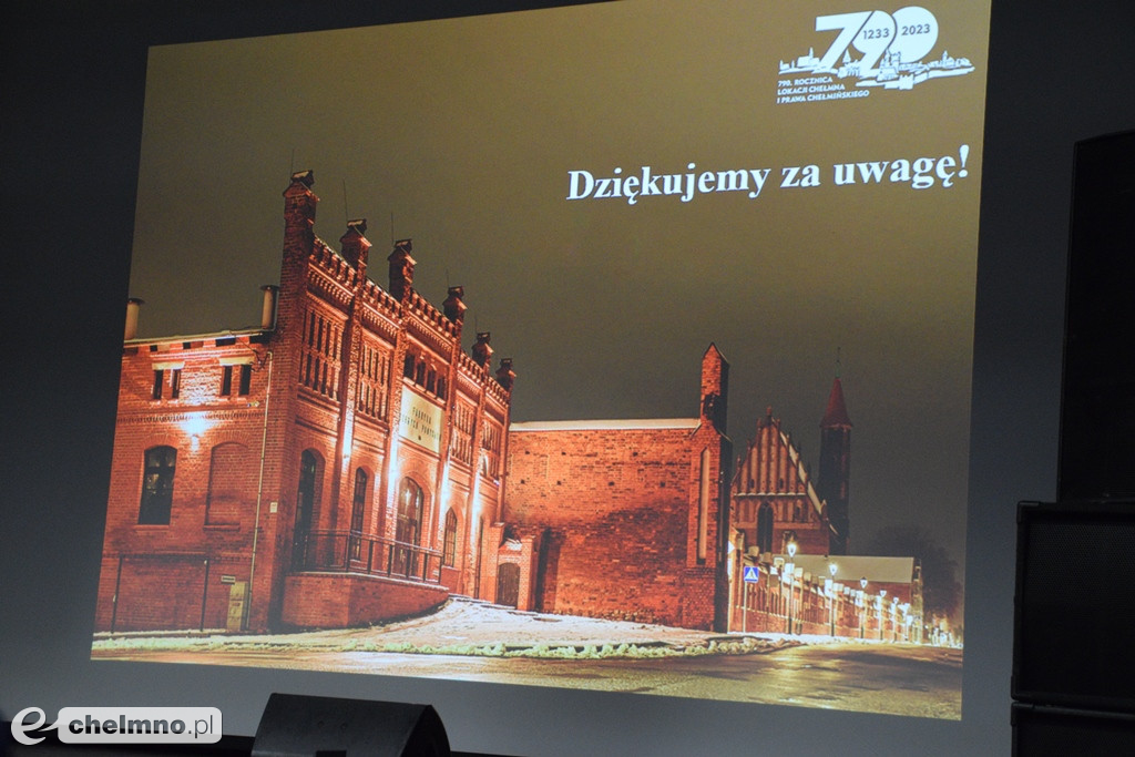 Włodarze Miasta dyskutowali z seniorami w Rondzie