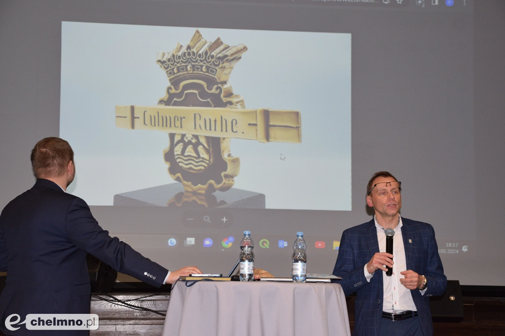 Włodarze Miasta dyskutowali z seniorami w Rondzie