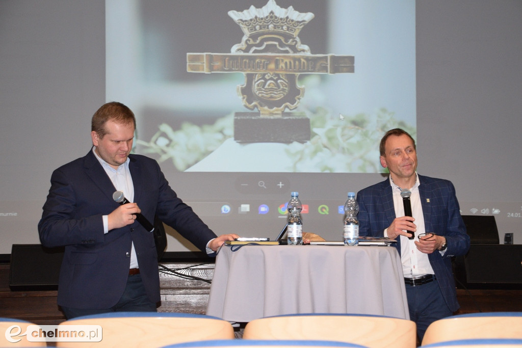 Włodarze Miasta dyskutowali z seniorami w Rondzie
