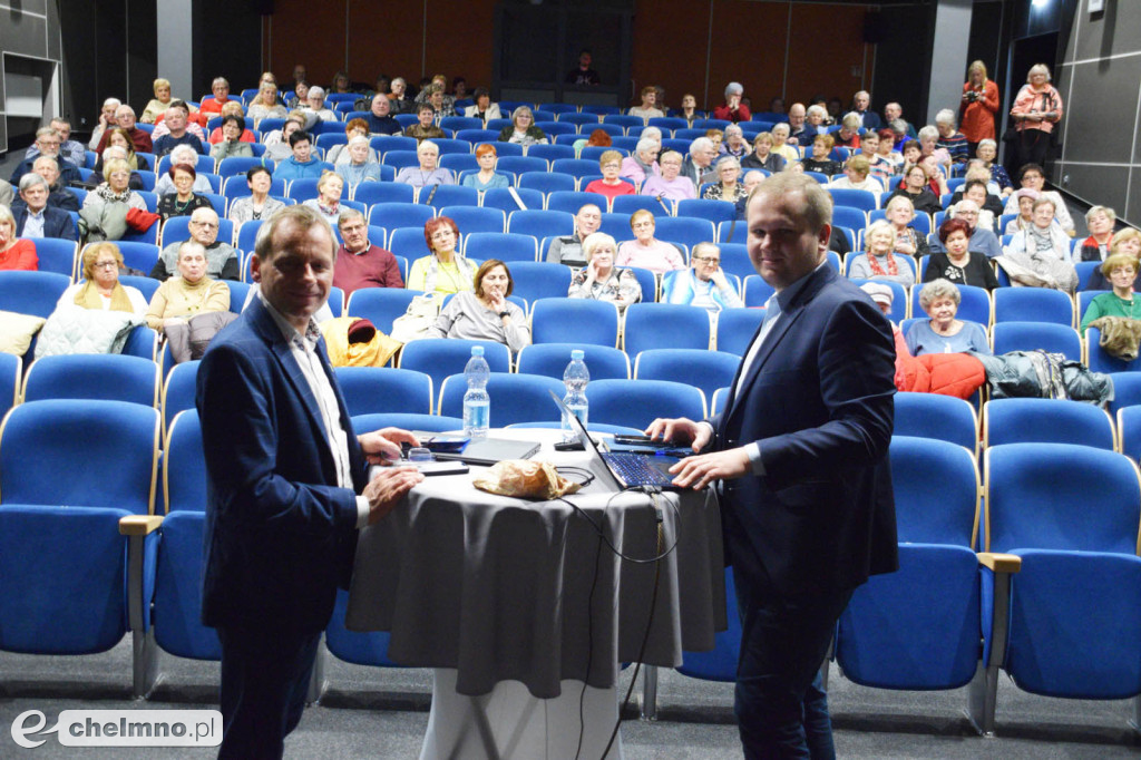 Włodarze Miasta dyskutowali z seniorami w Rondzie