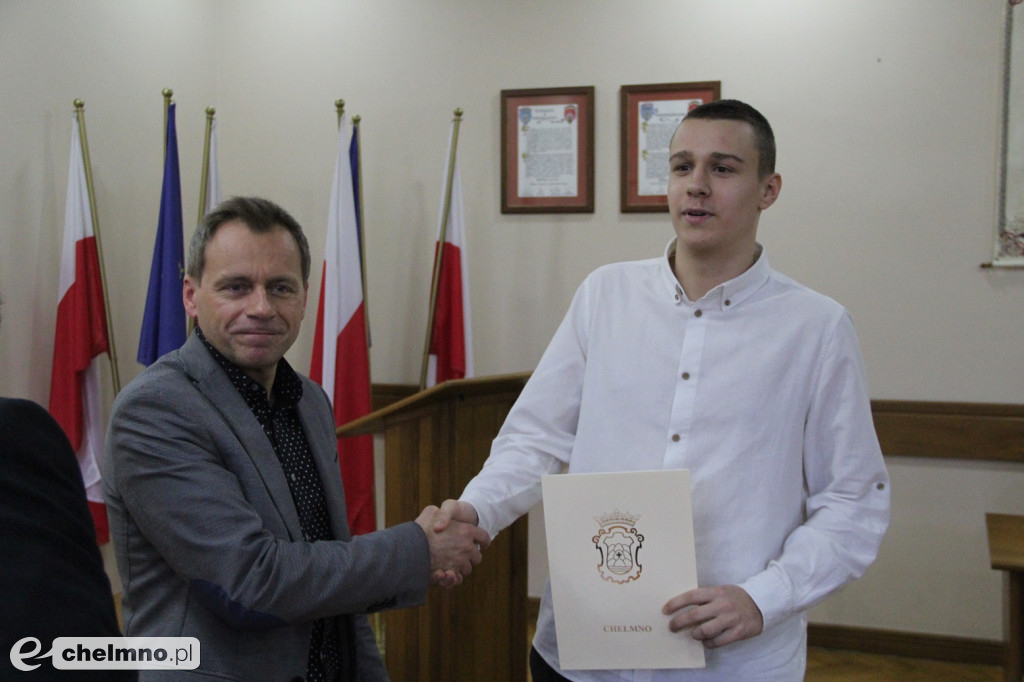 Przyznanie stypendiów w Urzędzie Miasta Chełmna w obiektywie