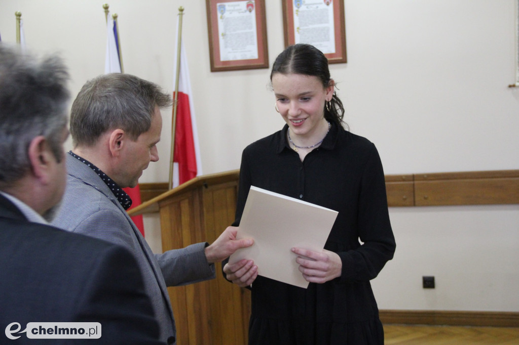 Przyznanie stypendiów w Urzędzie Miasta Chełmna w obiektywie
