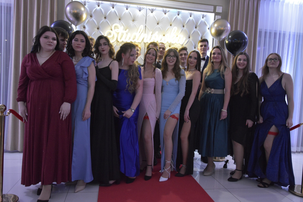 Tak pięknie na Studniówce prezentowali się uczniowie ZS nr 2
