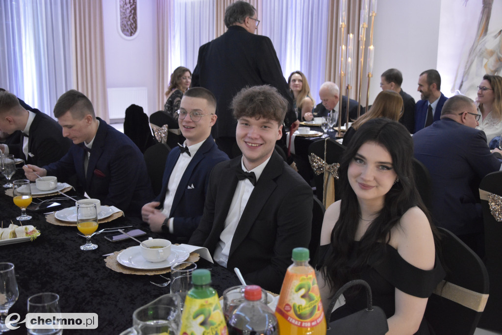 Tak pięknie na Studniówce prezentowali się uczniowie ZS nr 2