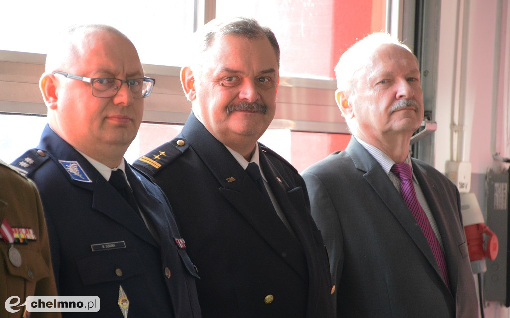 Uroczysta zbiórka z okazji oficjalnego przekazania dwóch pojazdów dla KP PSP w Chełmnie
