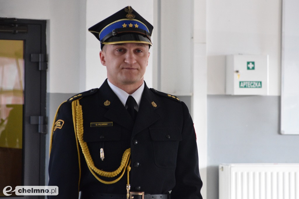 Uroczysta zbiórka z okazji oficjalnego przekazania dwóch pojazdów dla KP PSP w Chełmnie