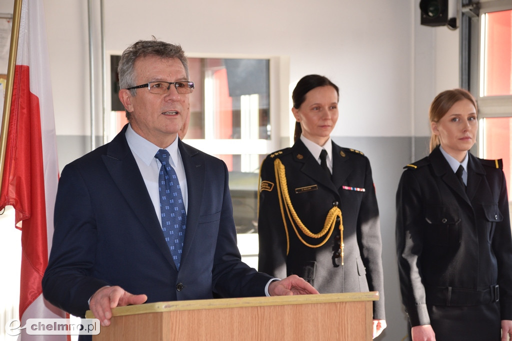 Uroczysta zbiórka z okazji oficjalnego przekazania dwóch pojazdów dla KP PSP w Chełmnie