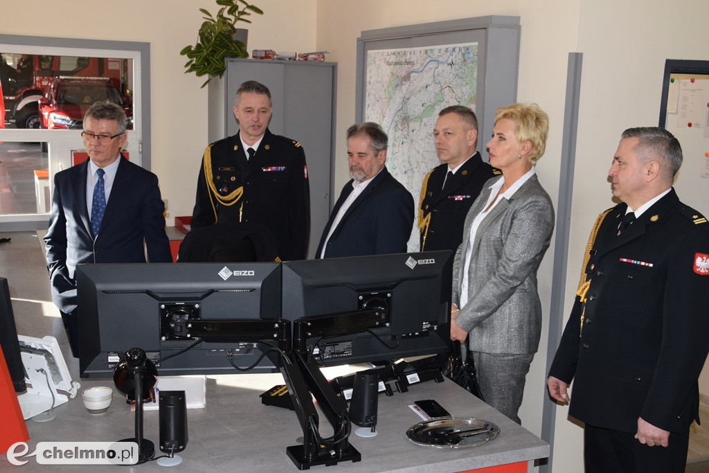 Uroczysta zbiórka z okazji oficjalnego przekazania dwóch pojazdów dla KP PSP w Chełmnie