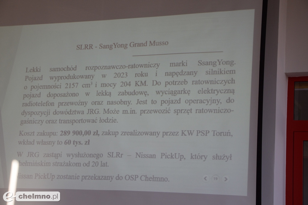 Uroczysta zbiórka z okazji oficjalnego przekazania dwóch pojazdów dla KP PSP w Chełmnie