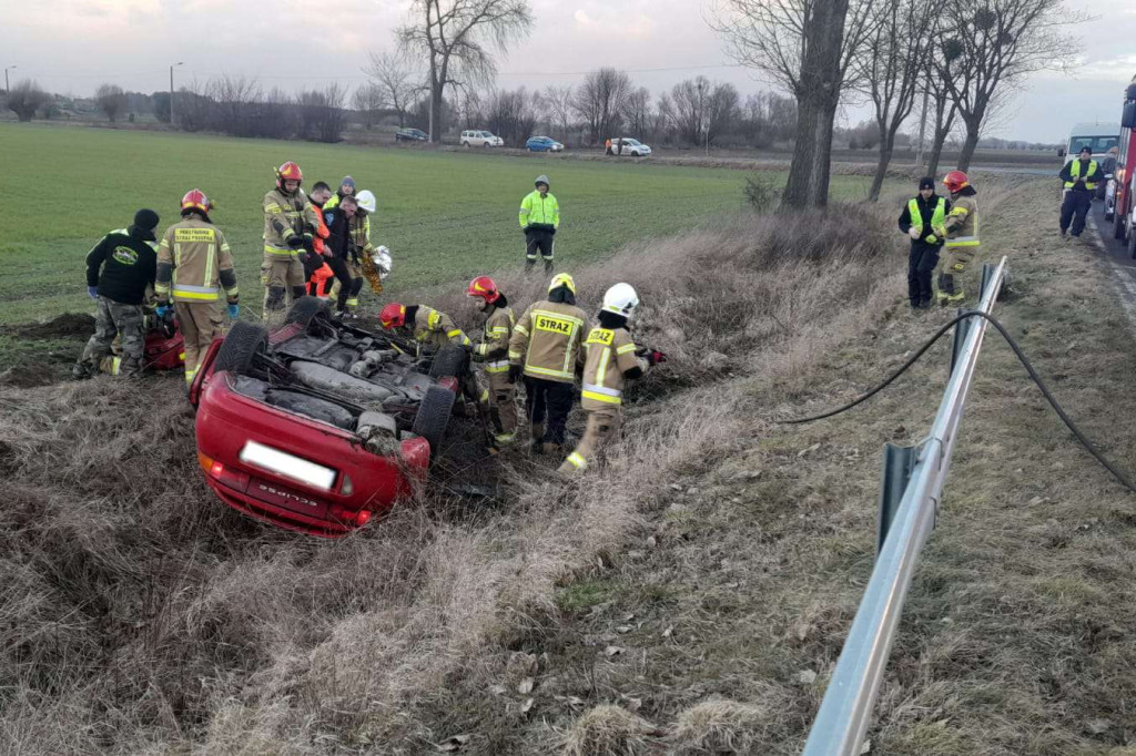 Wywrócił się samochód w Bieńkówce! Zobacz, jak to się skończyło!