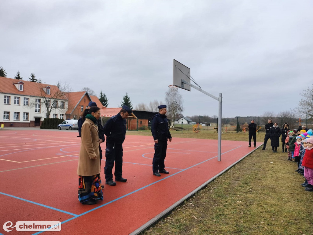 Szkolenie policyjnych psów pod okiem uczniów z Podwieska
