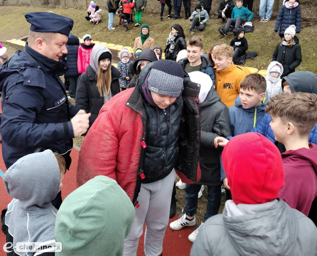 Szkolenie policyjnych psów pod okiem uczniów z Podwieska