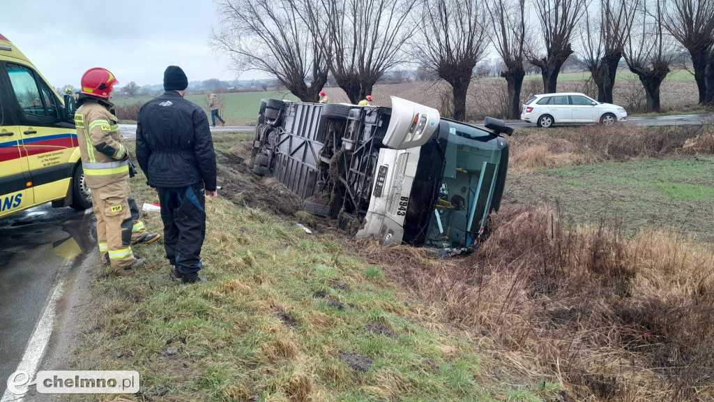 Autobus wpadł do rowu niedaleko Chełmna