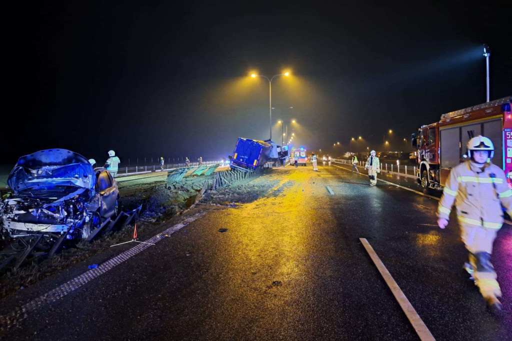 Wypadek na autostradzie A1. Działało wiele zastępów straży pożarnej