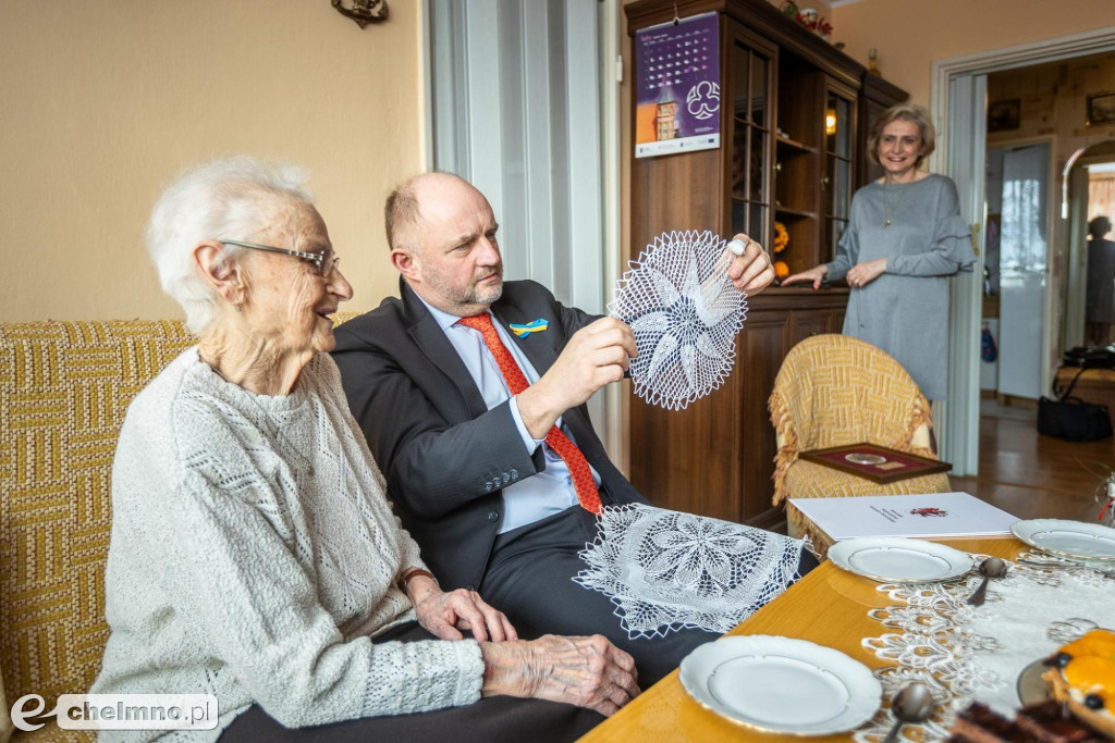 Medal marszałka dla pani Wiktorii z Torunia